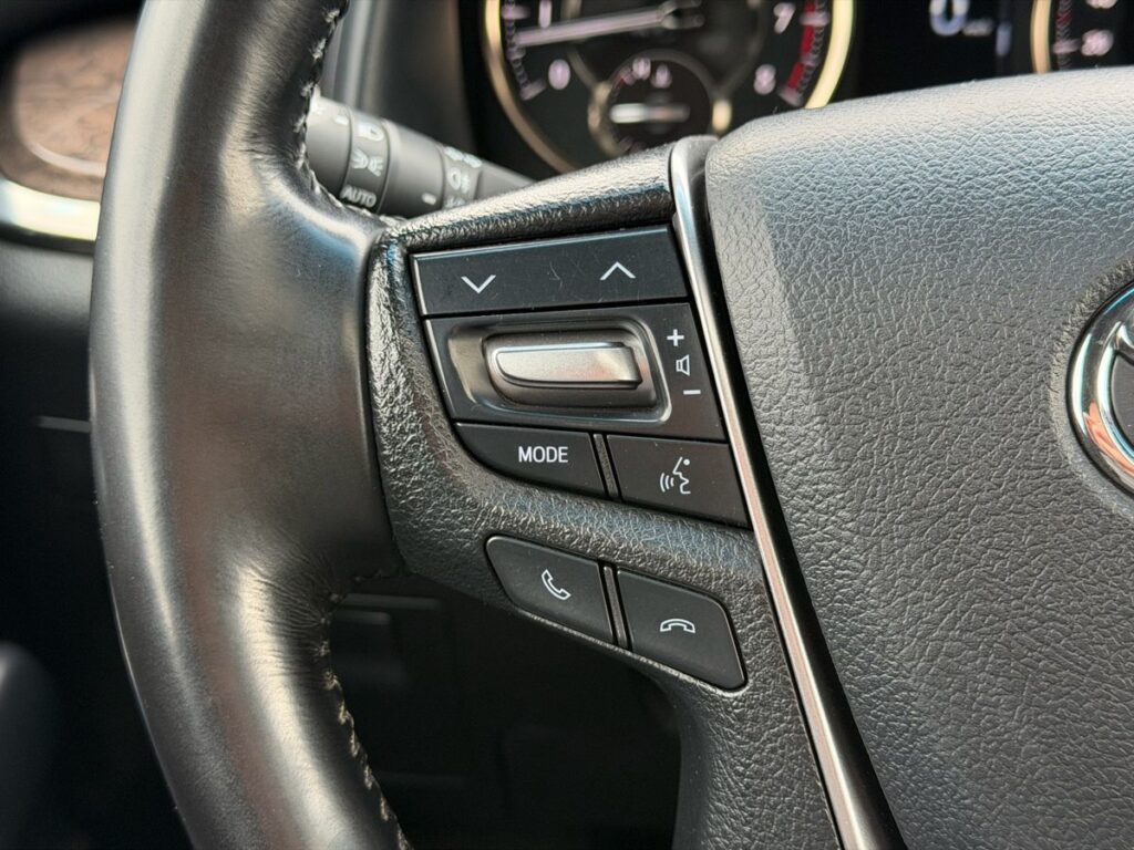 Toyota Alphard 2018 - Фото 22