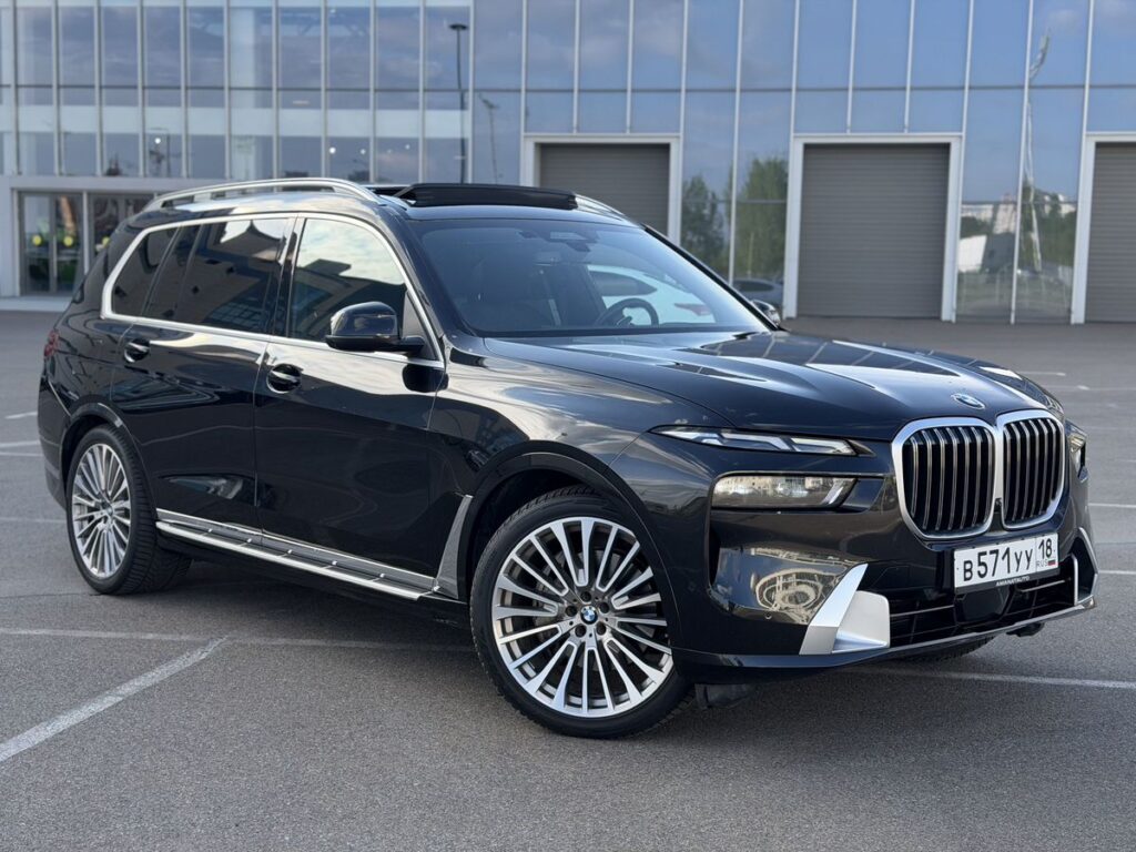 Фото BMW X7 2022