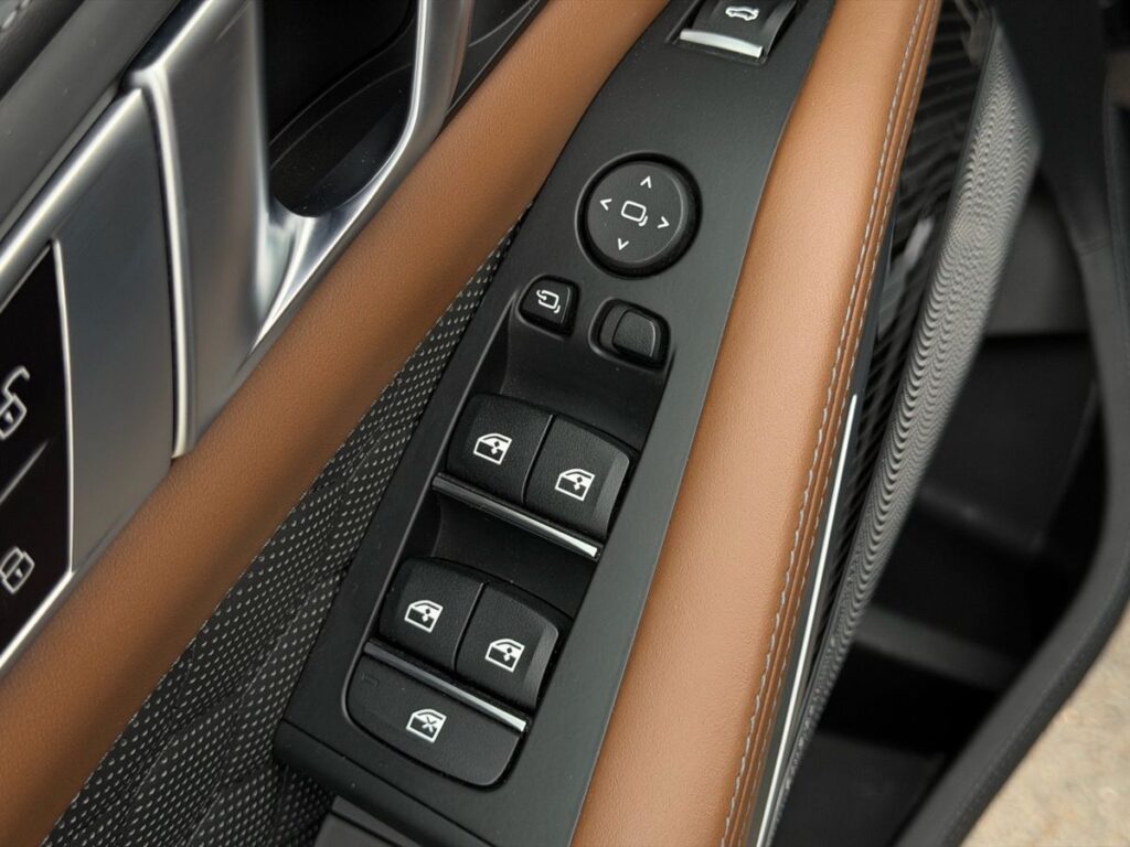 BMW X5 M 2021 - Фото 28