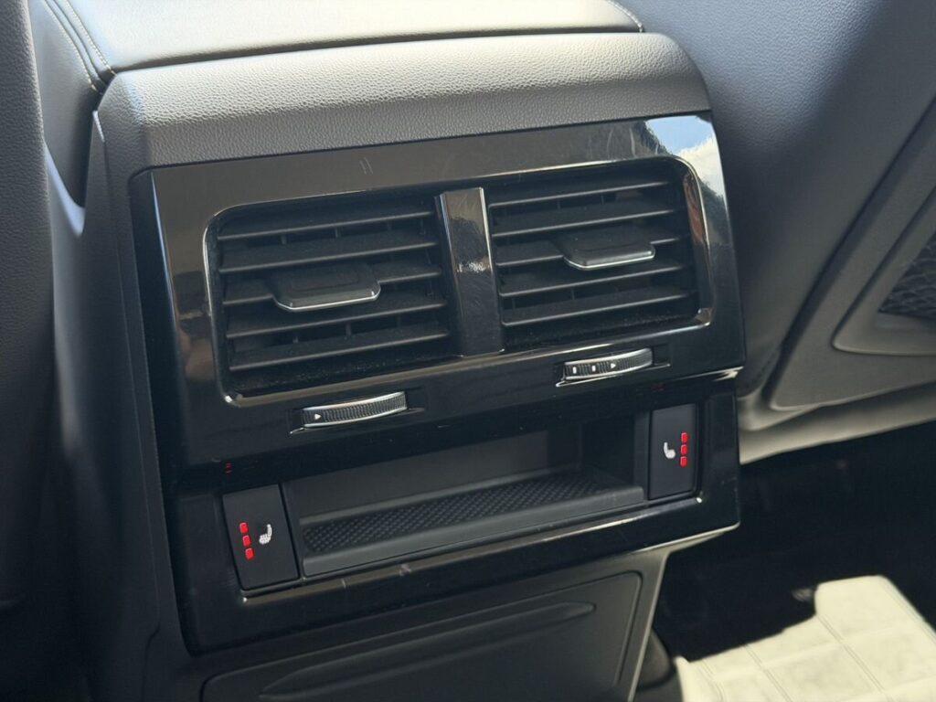 Volkswagen Touareg 2018 - Фото 24
