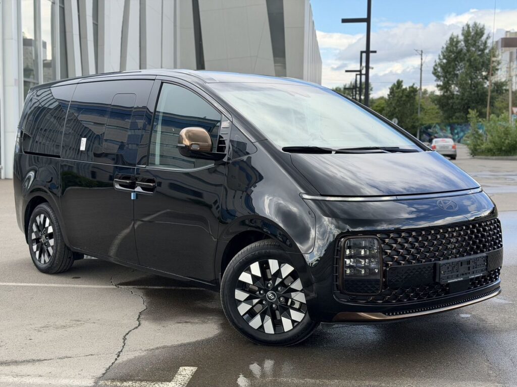 Фото Hyundai Staria 2025
