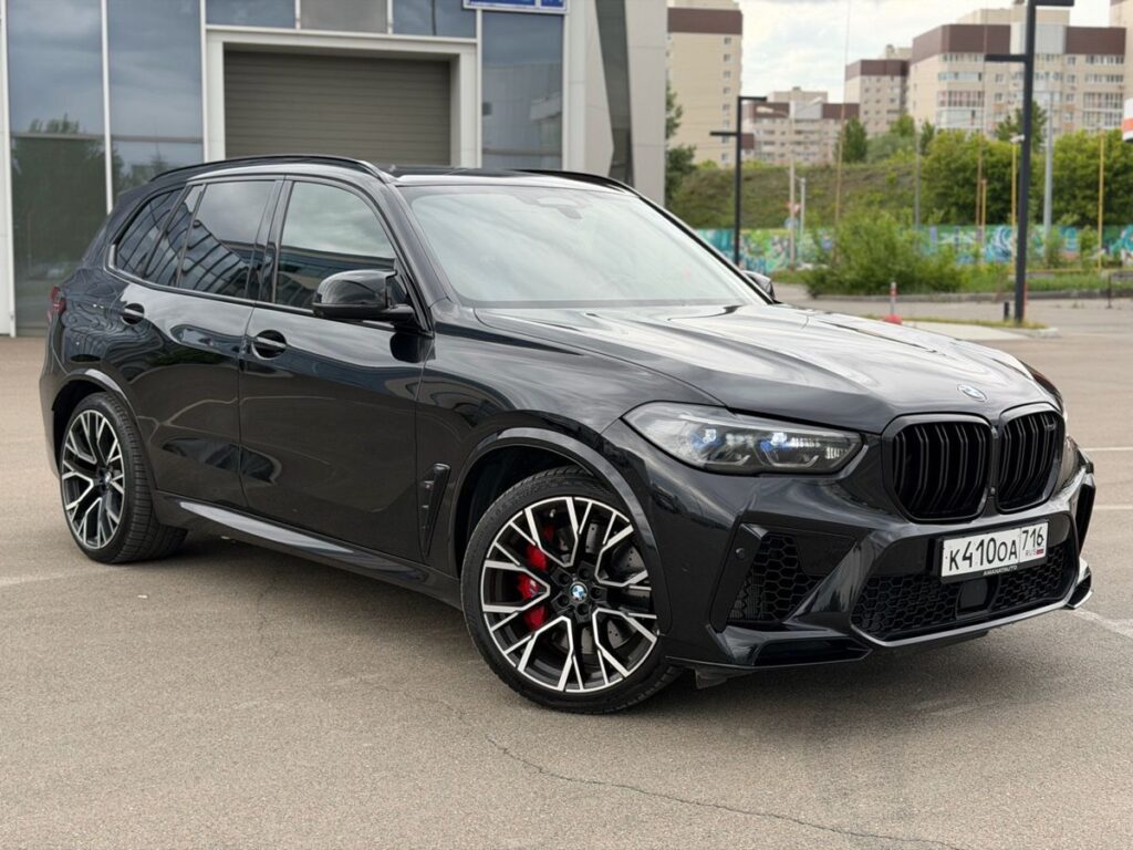 Фото BMW X5 M 2021