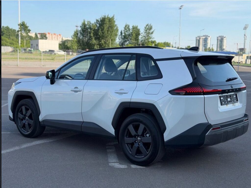 Toyota RAV4 2026 - Фото 3