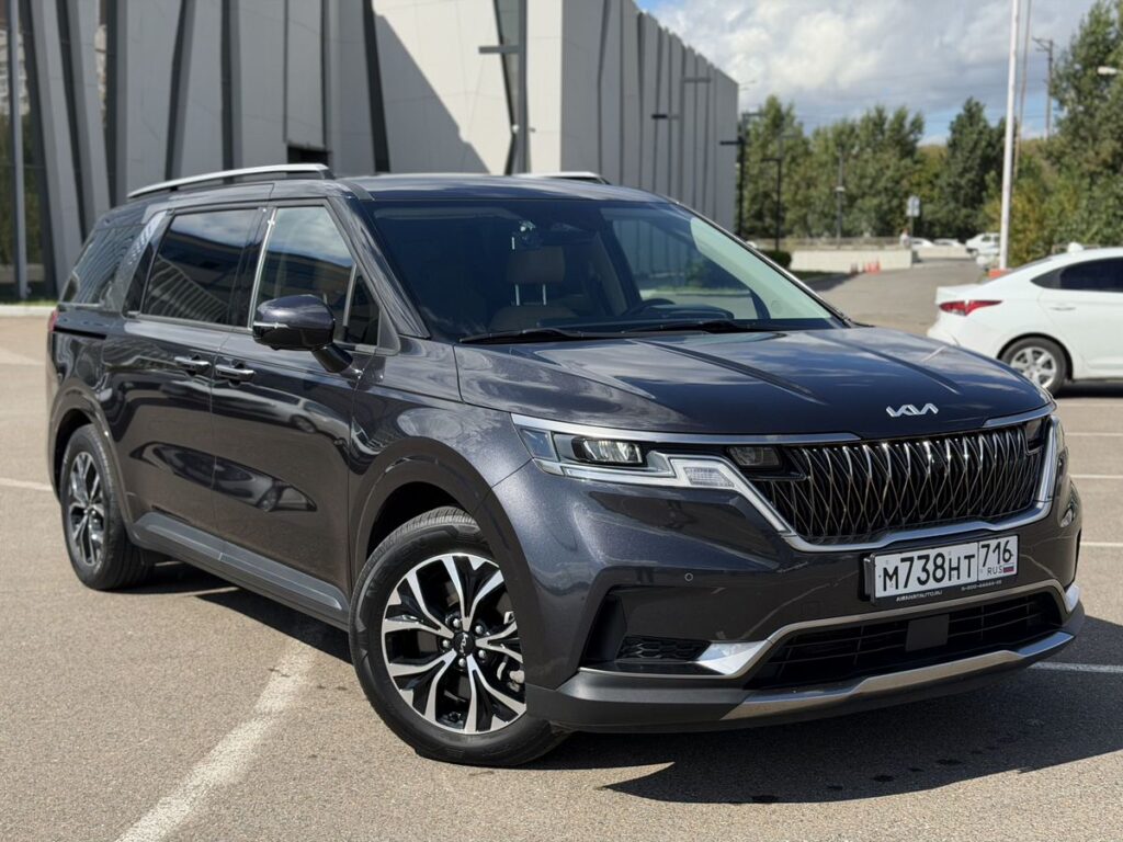 Фото Kia Carnival 2021
