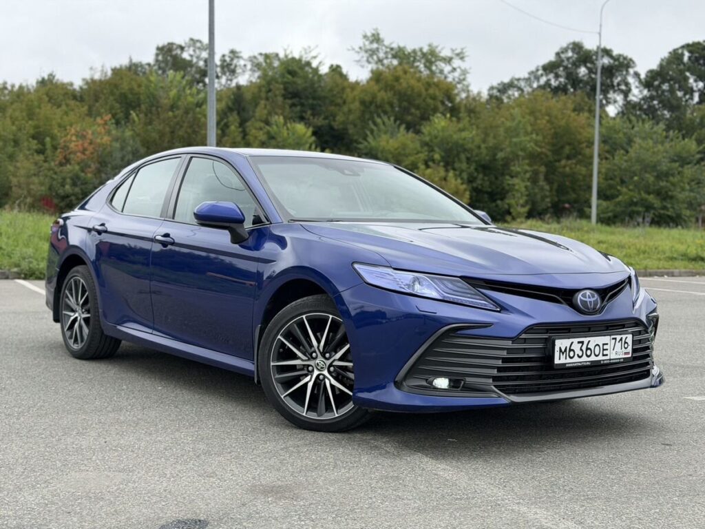 Фото Toyota Camry 2021